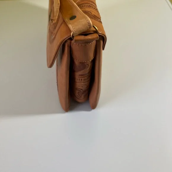 Vintage Tooled leather bag - Picture 11 of 14